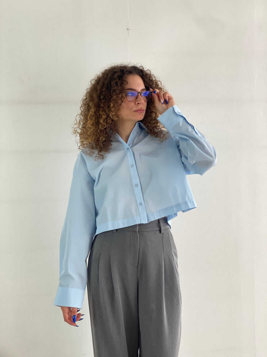 Chemise cropped bleu ciel