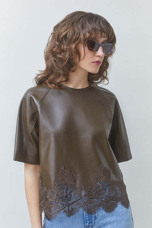 Top en cuir vegan et dentelle