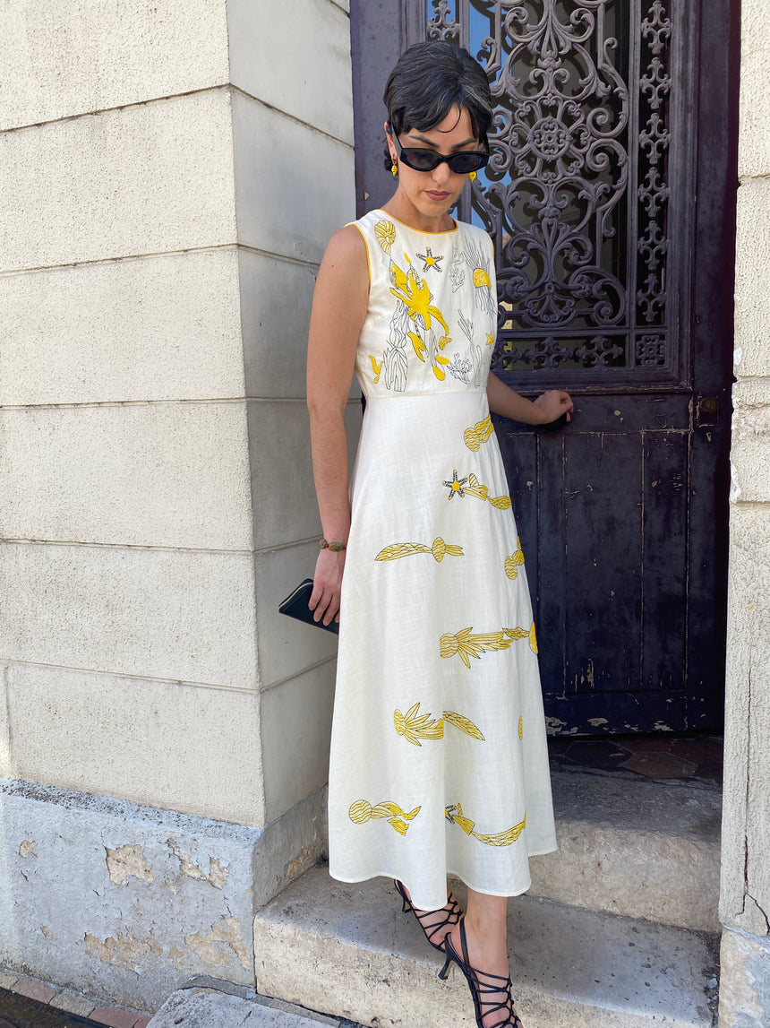 Robe longue brodée de perles