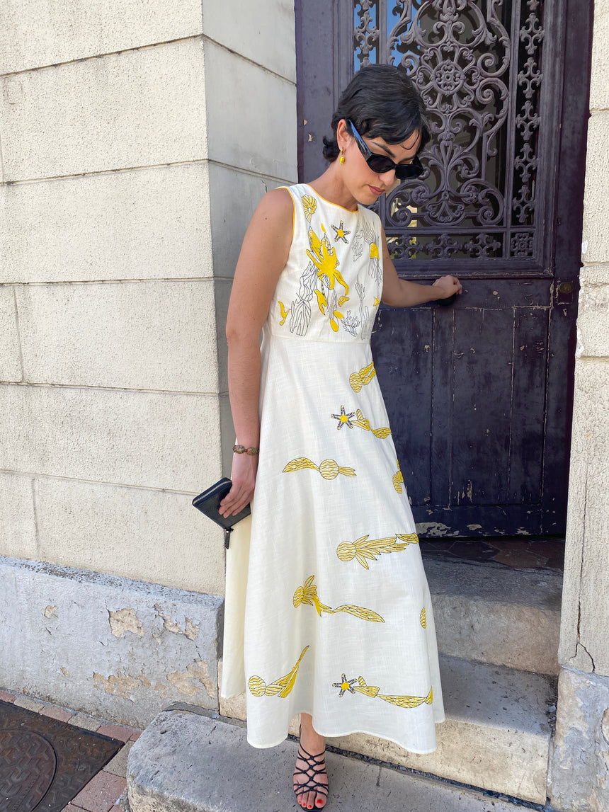 Robe longue brodée de perles