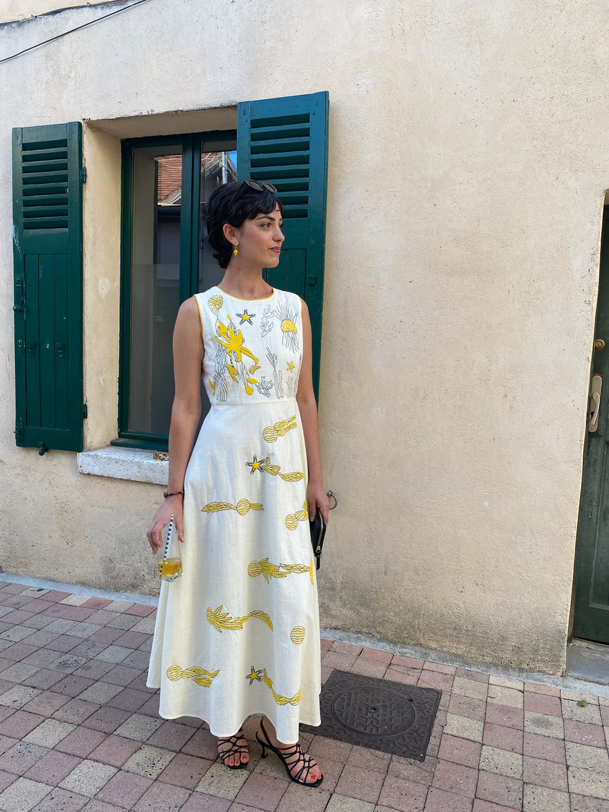 Robe longue brodée de perles