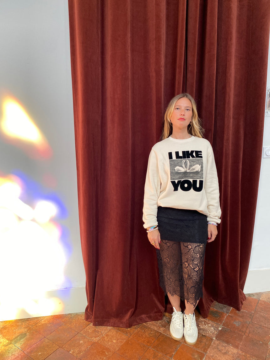 Jupe crayon en dentelle noire