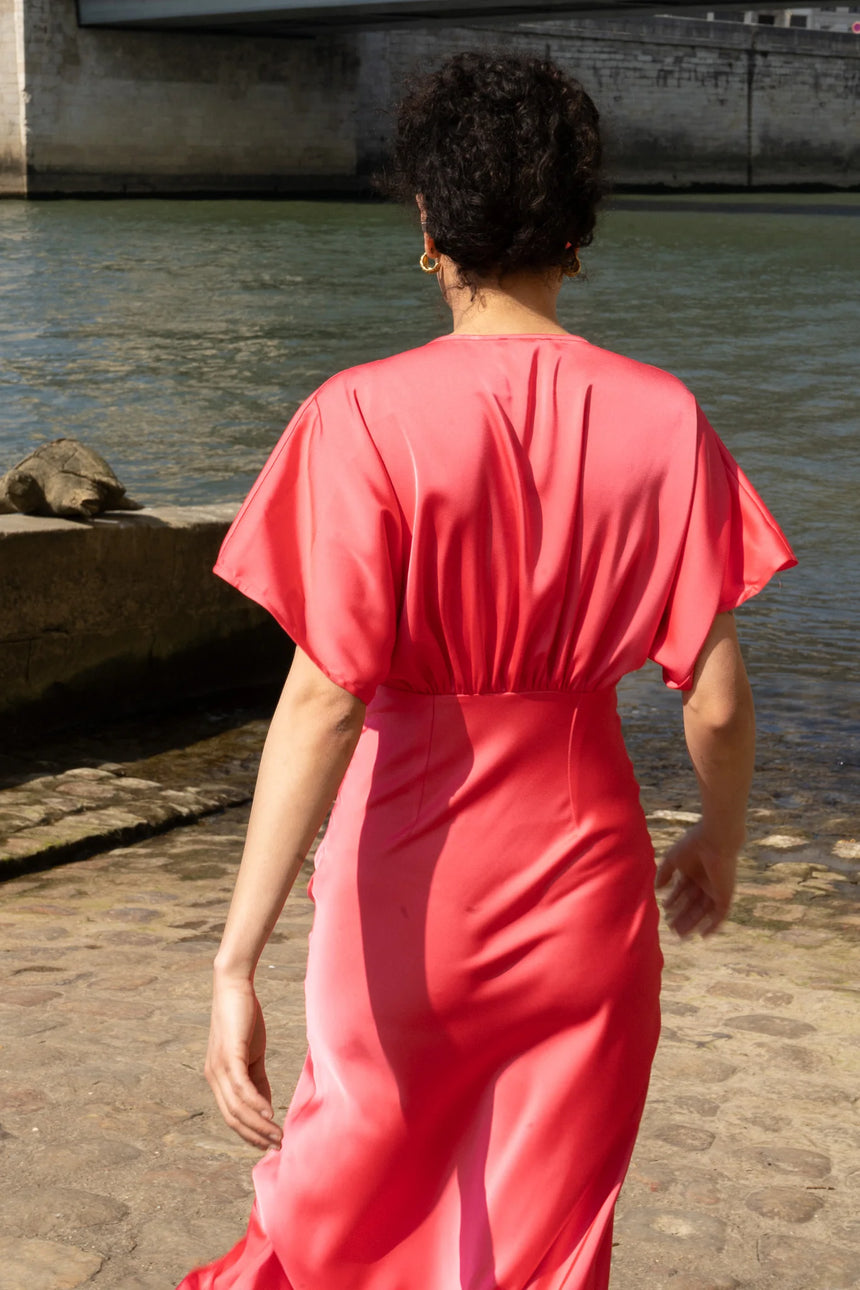 Robe en satin rose