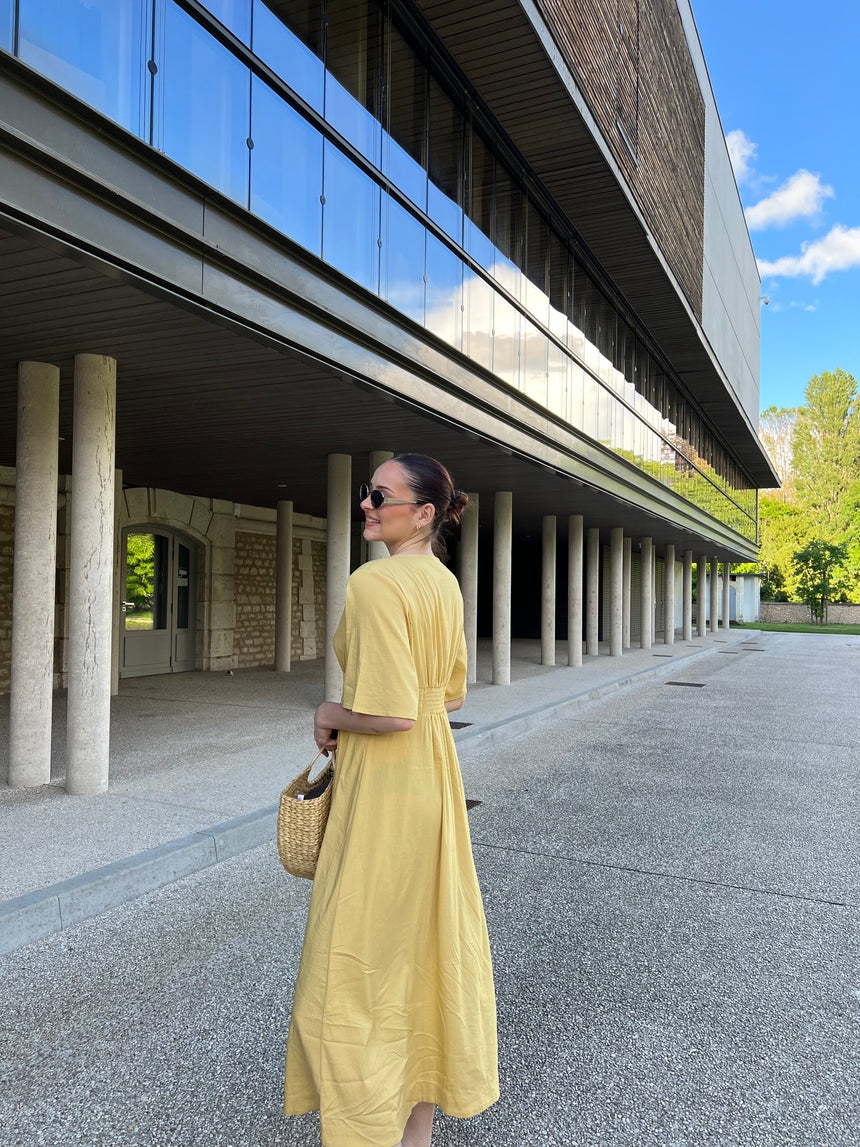 Robe longue jaune ocre