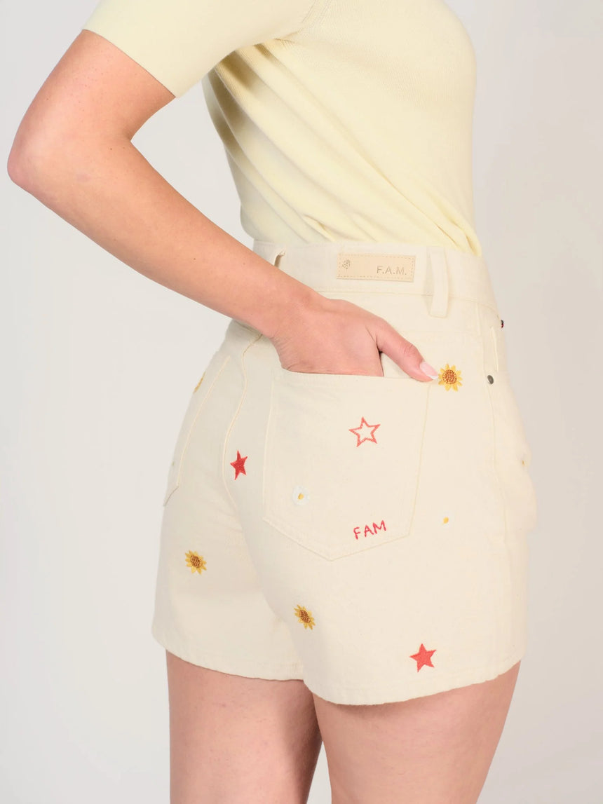 short en jean écru brodé