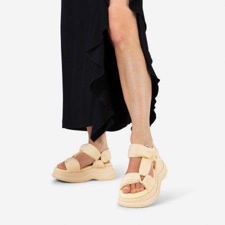 Sandales « puffy » beige